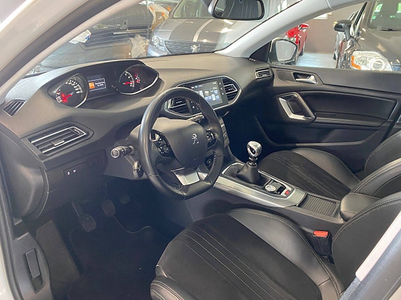 Peugeot 308 9 of 28