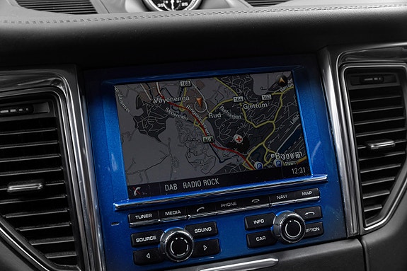 Porsche Macan 27 of 30