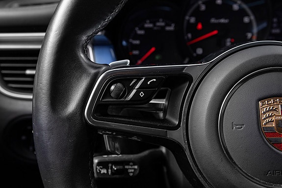 Porsche Macan 21 of 30