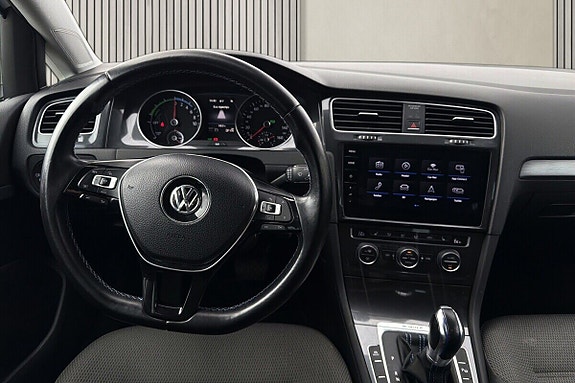 Volkswagen e-Golf VII 13 of 20
