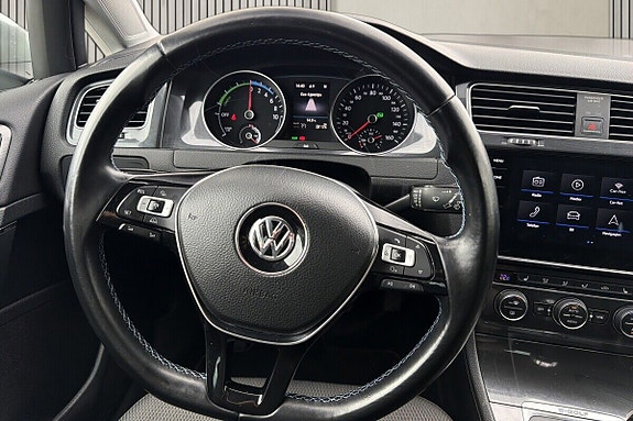 Volkswagen e-Golf VII 14 of 20