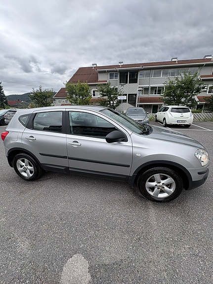 Nissan Qashqai 4 of 17