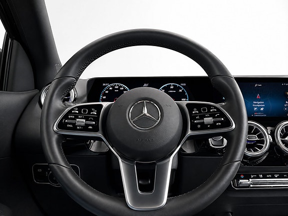 Mercedes-Benz EQA300 11 of 19