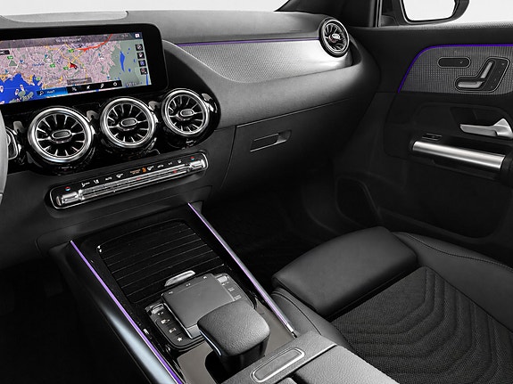 Mercedes-Benz EQA300 13 of 19