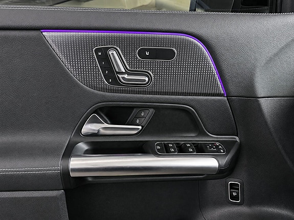 Mercedes-Benz EQA300 9 of 19