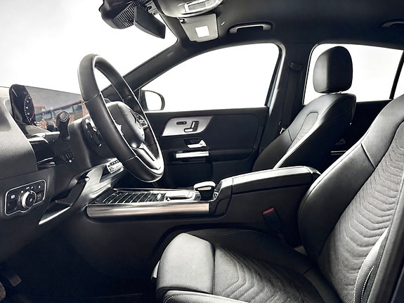 Mercedes-Benz EQA300 10 of 19