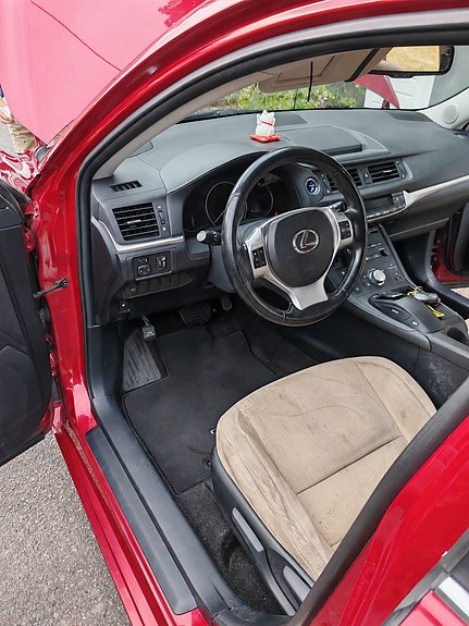 Lexus CT200h 7 of 30