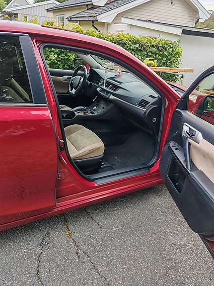 Lexus CT200h 9 of 30