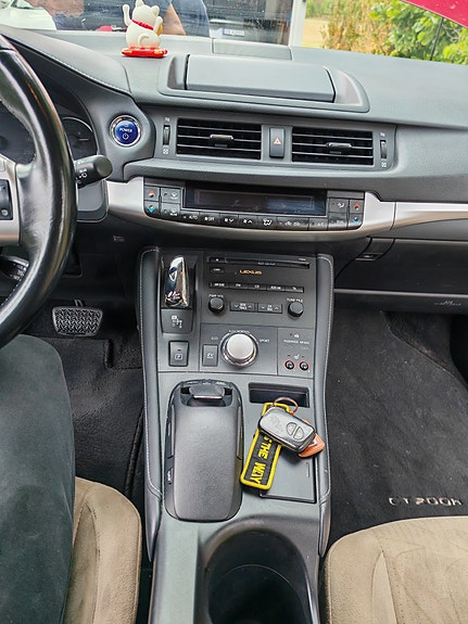 Lexus CT200h 20 of 30