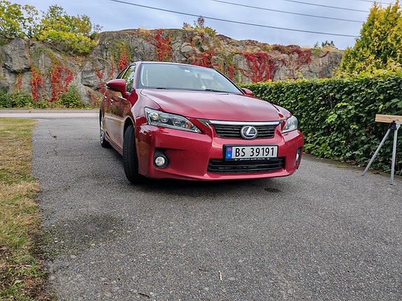 Lexus CT200h 2 of 30