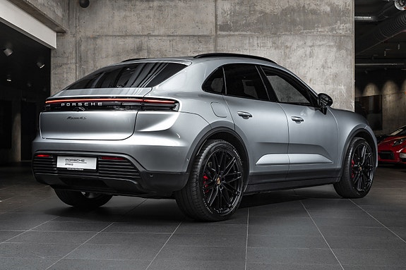 Porsche Macan 3 of 30