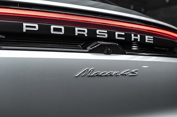 Porsche Macan 10 of 30