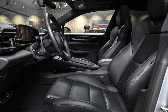 Porsche Macan 15 of 30