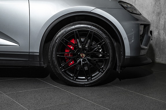 Porsche Macan 12 of 30
