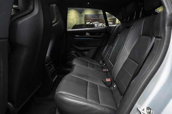 Porsche Macan 17 of 30