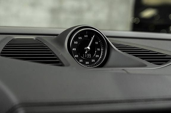 Porsche Macan 27 of 30