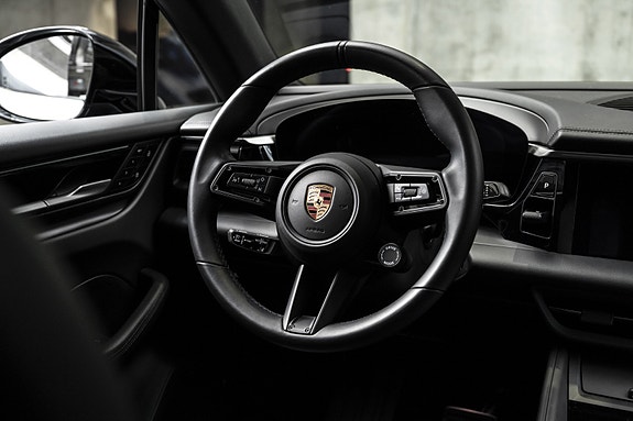 Porsche Macan 20 of 30