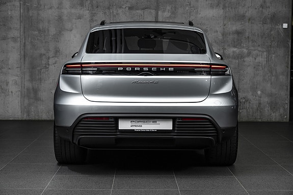 Porsche Macan 7 of 30