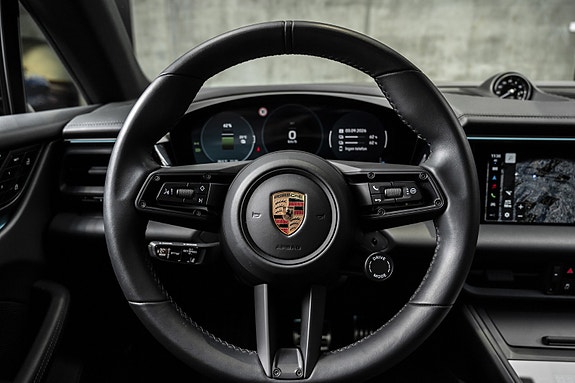 Porsche Macan 21 of 30
