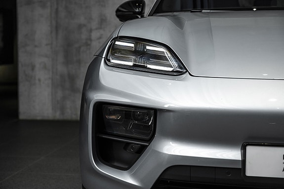 Porsche Macan 8 of 30