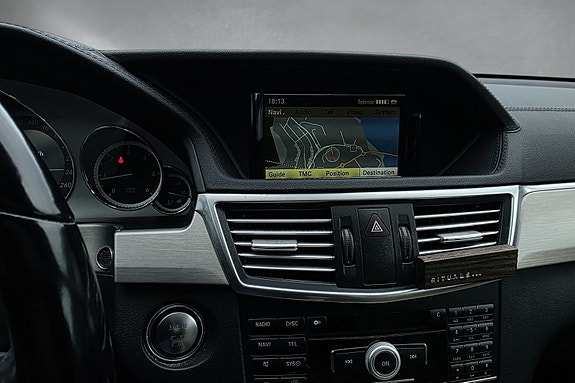 Mercedes-Benz E250 9 of 22