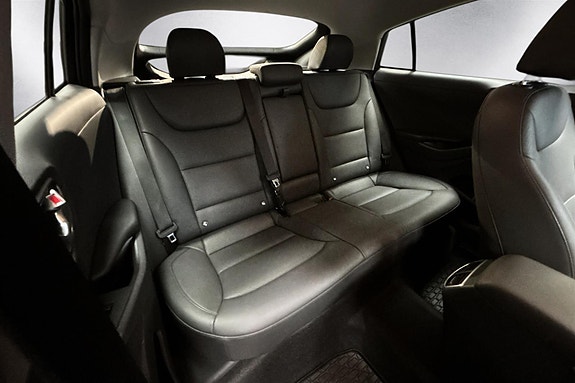 Hyundai IONIQ 8 of 18