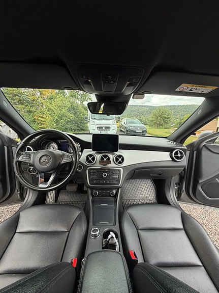 Mercedes-Benz CLA180 12 of 18