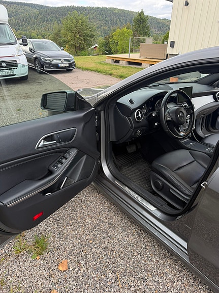 Mercedes-Benz CLA180 17 of 18
