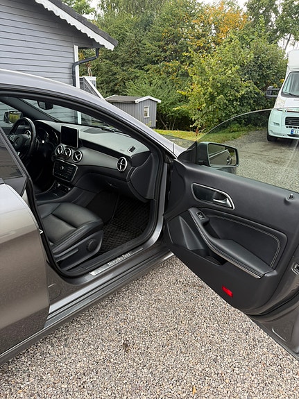 Mercedes-Benz CLA180 16 of 18