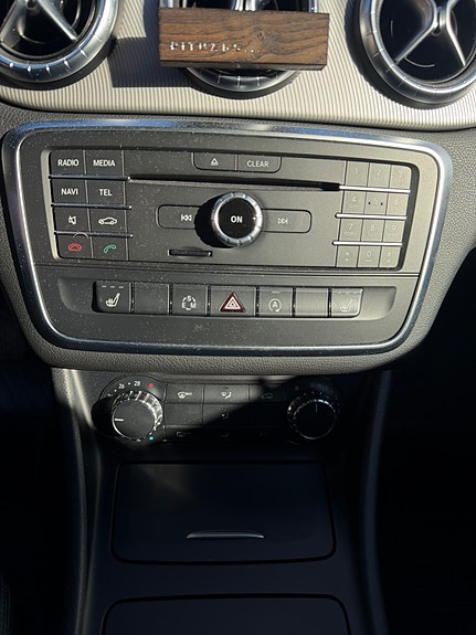 Mercedes-Benz CLA180 14 of 18
