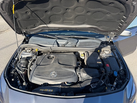 Mercedes-Benz CLA180 9 of 18