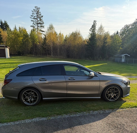Mercedes-Benz CLA180 2 of 18