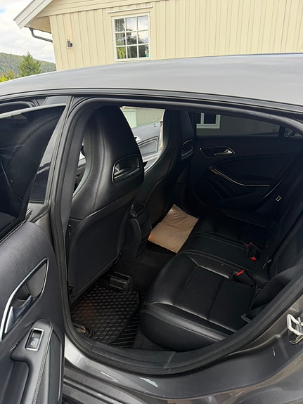 Mercedes-Benz CLA180 18 of 18