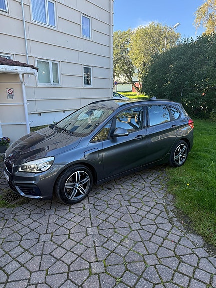 BMW 225xe 5 of 14