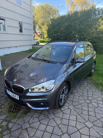 BMW 225xe 2 of 14