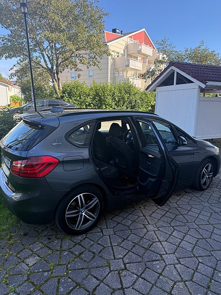 BMW 225xe 11 of 14
