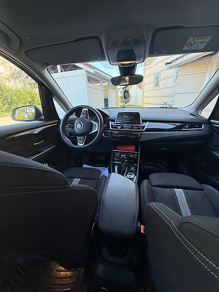 BMW 225xe 9 of 14