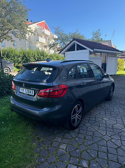 BMW 225xe 3 of 14