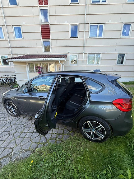 BMW 225xe 12 of 14