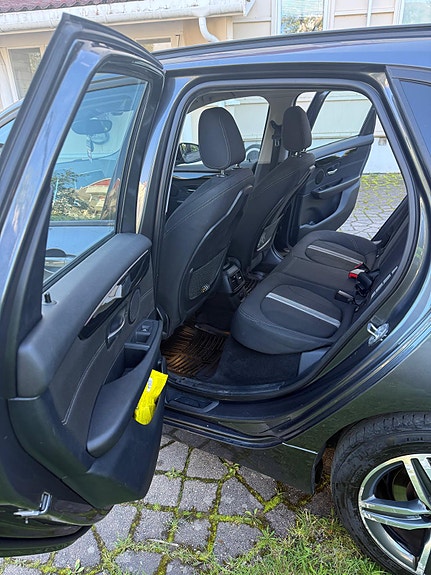 BMW 225xe 10 of 14
