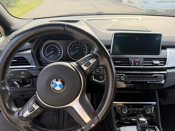 BMW 225xe 5 of 14