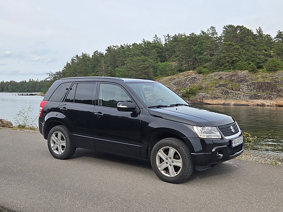 Suzuki Grand Vitara 2 of 12