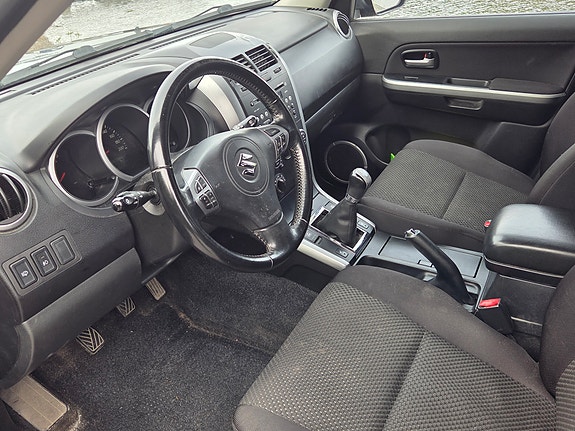 Suzuki Grand Vitara 8 of 12