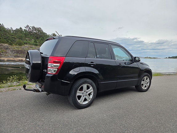 Suzuki Grand Vitara 3 of 12