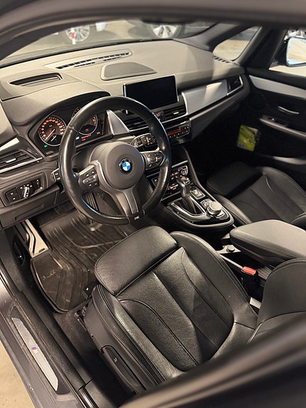 BMW 225xe 17 of 26