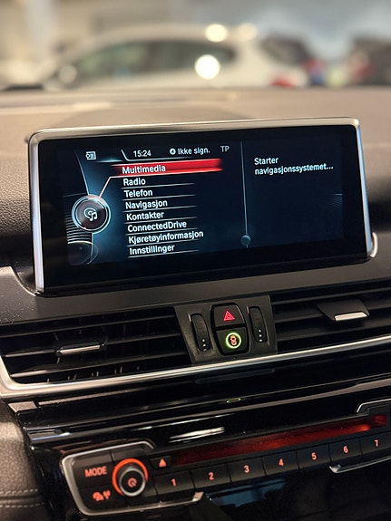 BMW 225xe 23 of 26