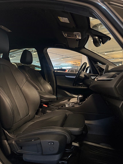 BMW 225xe 8 of 26