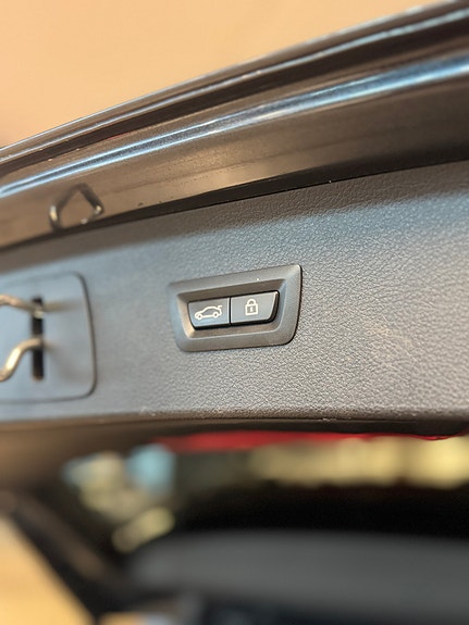 BMW 225xe 13 of 26