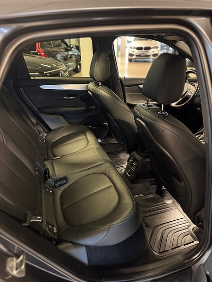 BMW 225xe 9 of 26