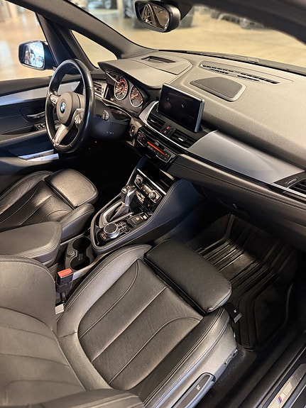 BMW 225xe 7 of 26